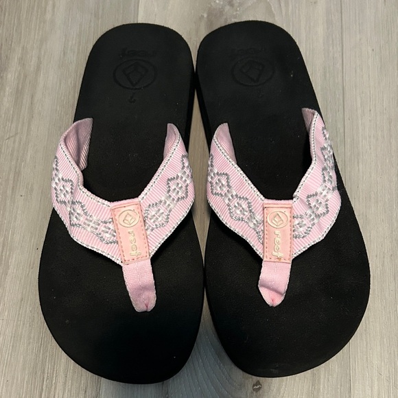 Reef Pink and Black Sandals - Picture 1 of 4